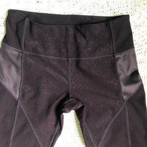 Strong Purple Maroon Patterned Athletic Leggings